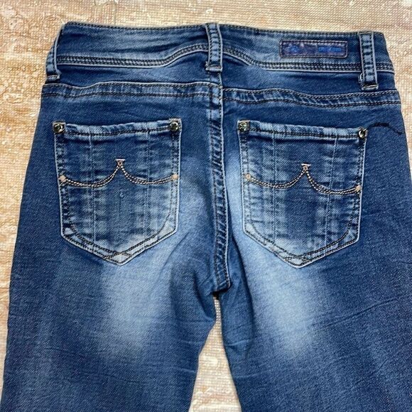 Grace Women’s skinny distressed jeans. Size 24 - Picture 6 of 15